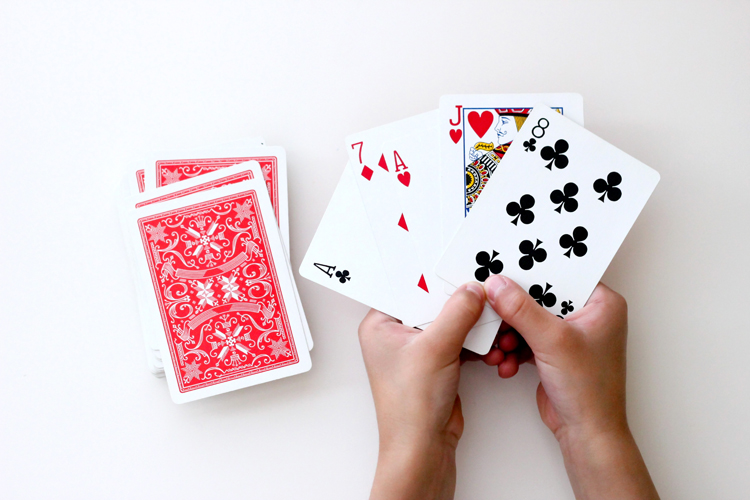 FUN AND EASY CARD GAMES FOR KIDS