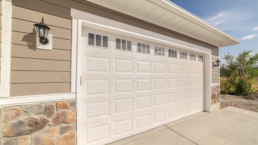 How to Choose the Best Garage Door Manufacturer for Your Home